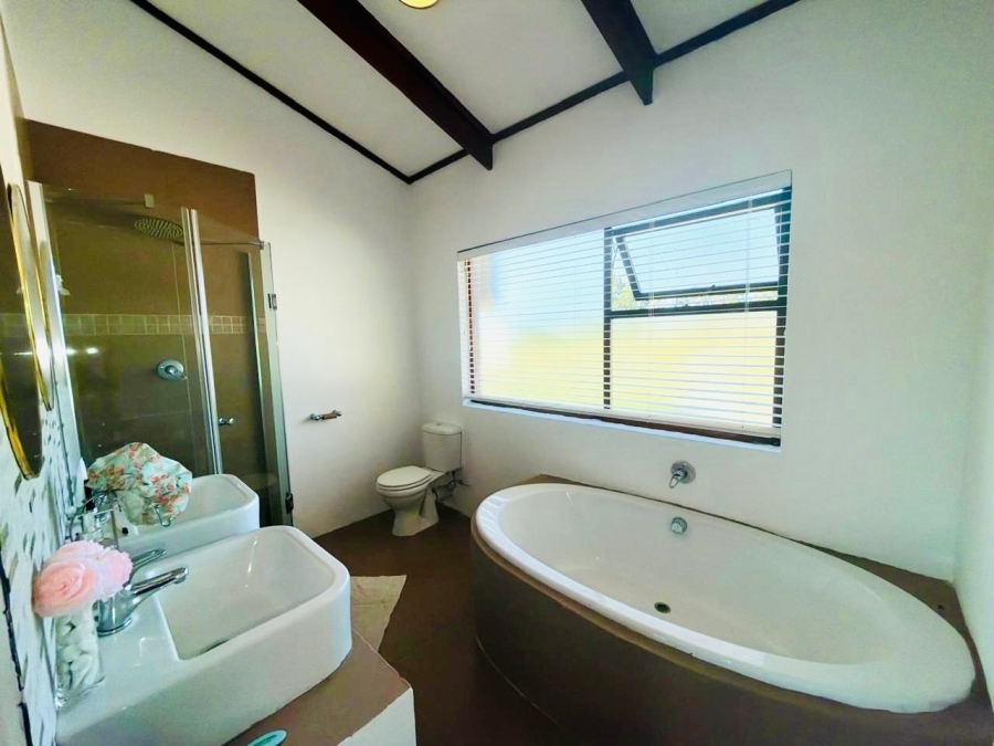 4 Bedroom Property for Sale in Roodewal Free State